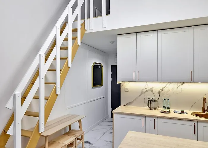 Nadolnik With Mezzanine By Bookinghost *