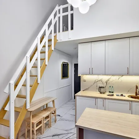 Nadolnik With Mezzanine By Bookinghost *